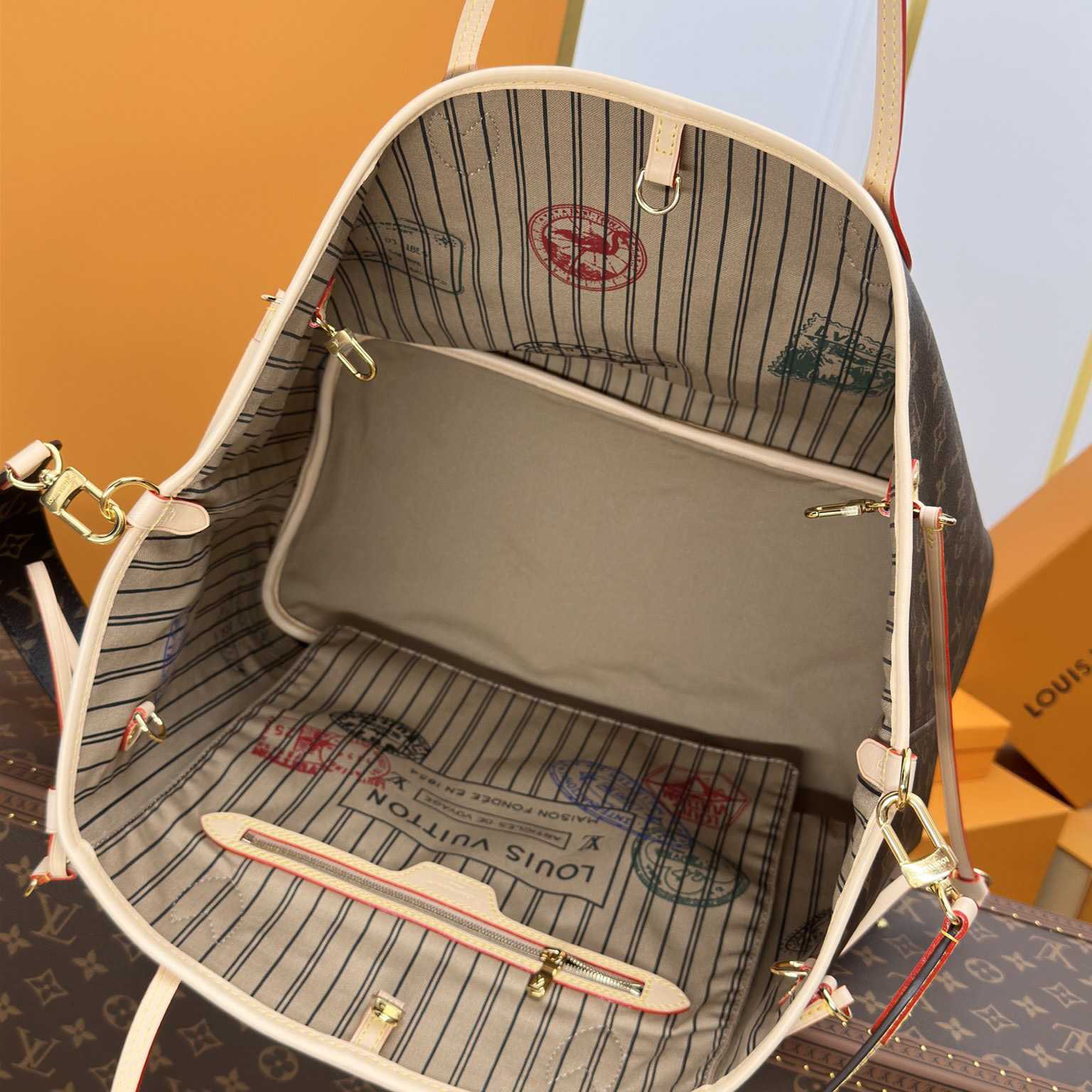 Louis Vuitton Neverfull Bandoulière Inside Out GM   M11948 - DopestKickz