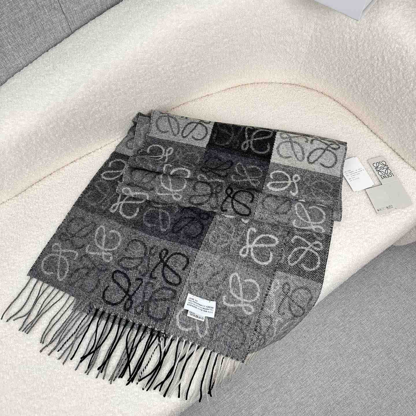 Loewe Scarf In Wool And Cashmere - DopestKickz
