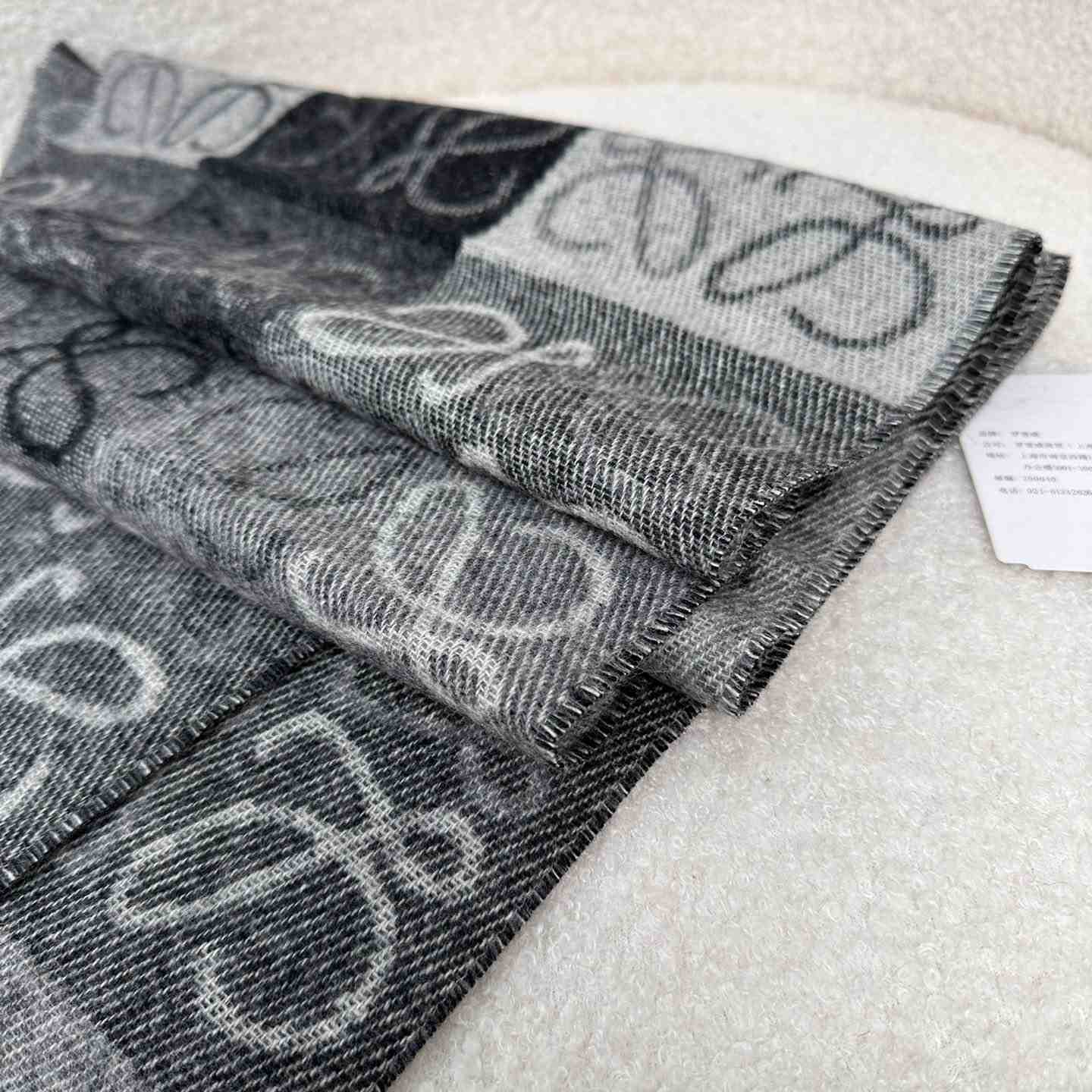 Loewe Scarf In Wool And Cashmere - DopestKickz