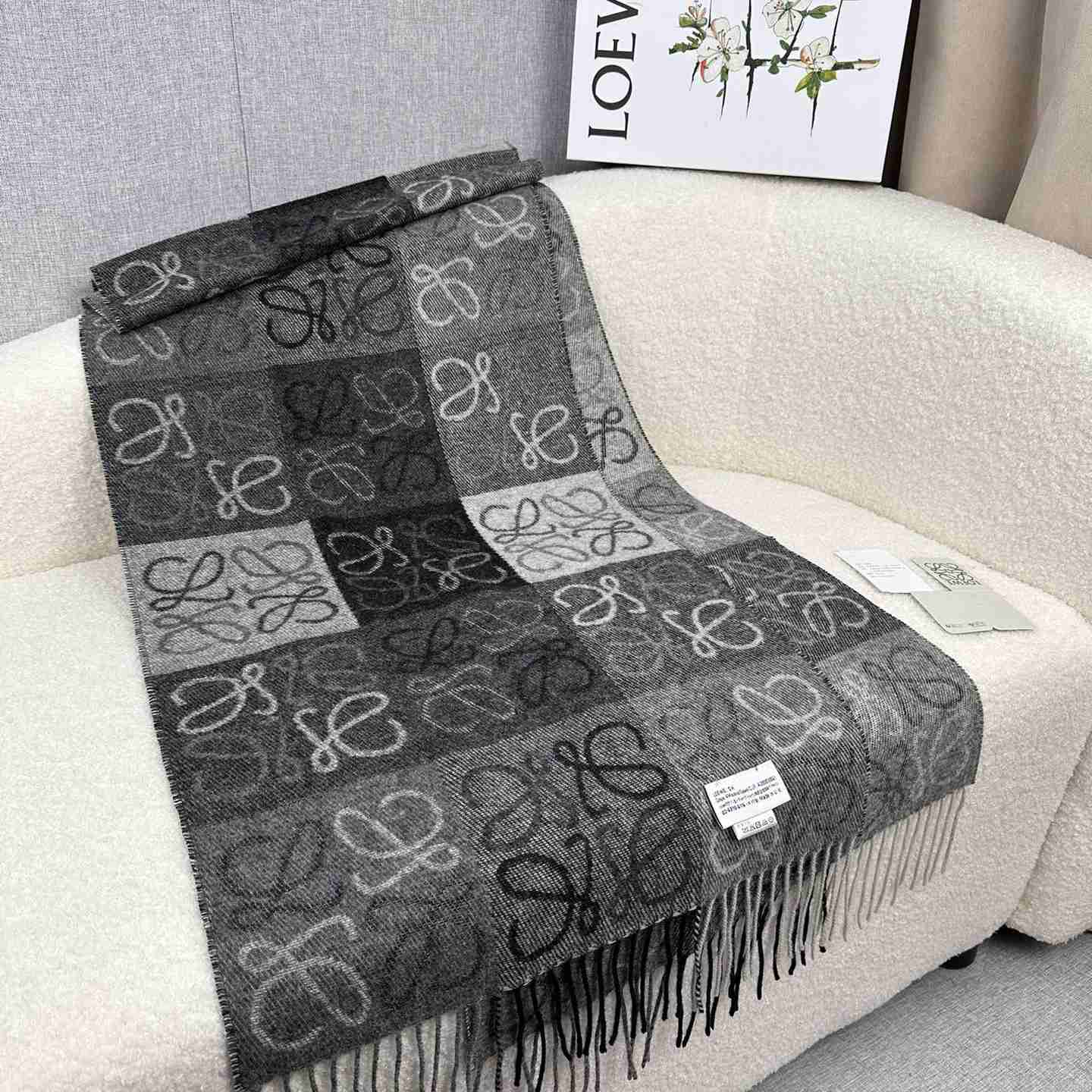 Loewe Scarf In Wool And Cashmere - DopestKickz