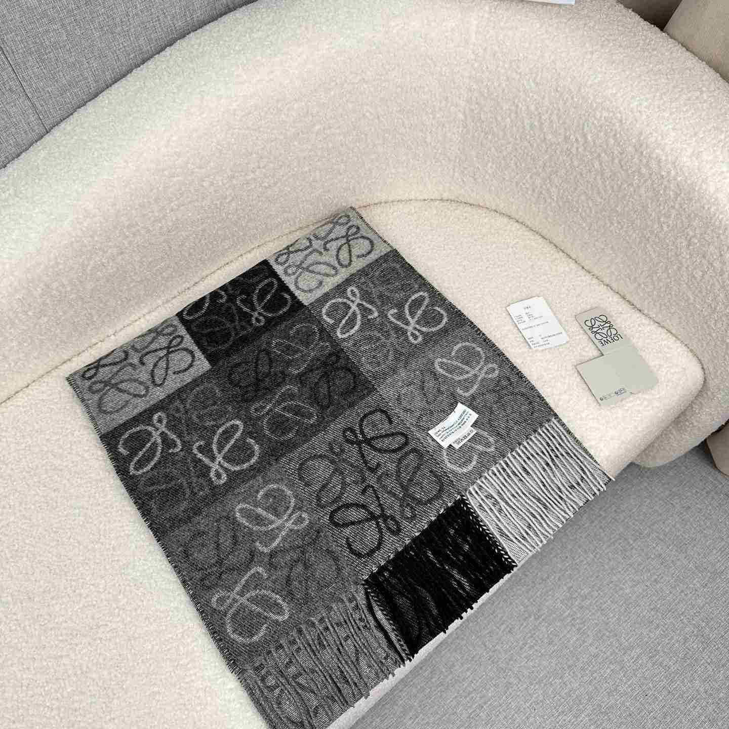 Loewe Scarf In Wool And Cashmere - DopestKickz