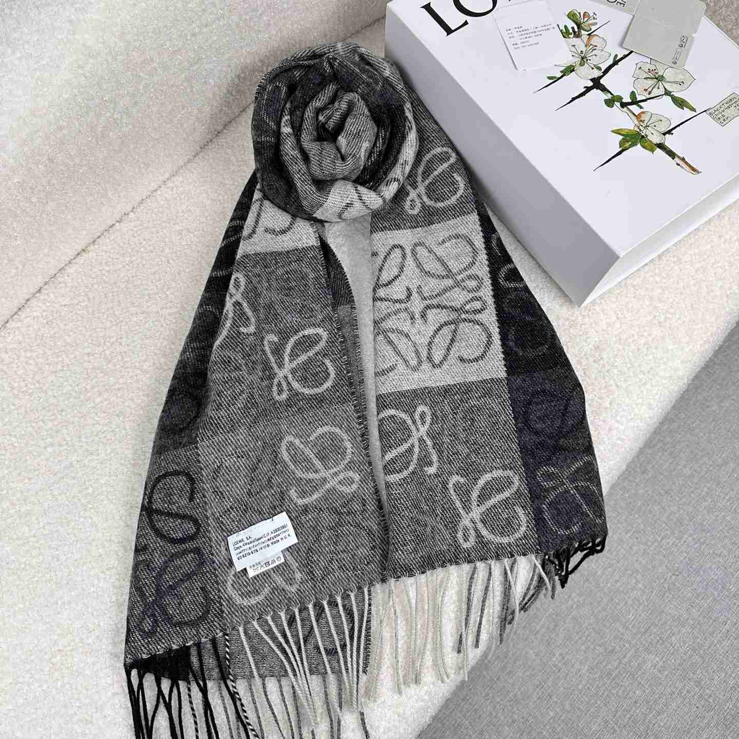 Loewe Scarf In Wool And Cashmere - DopestKickz