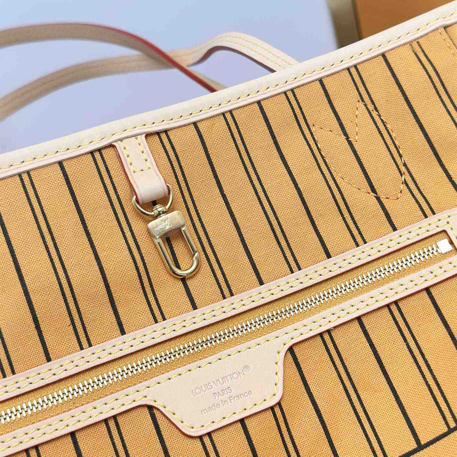 Louis Vuitton Neverfull Bandoulière Inside Out MM   M12096 - DopestKickz