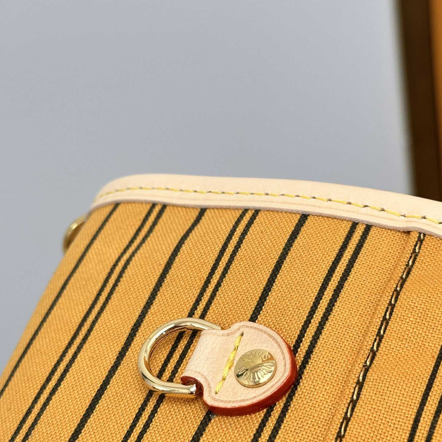 Louis Vuitton Neverfull Bandoulière Inside Out MM   M12096 - DopestKickz