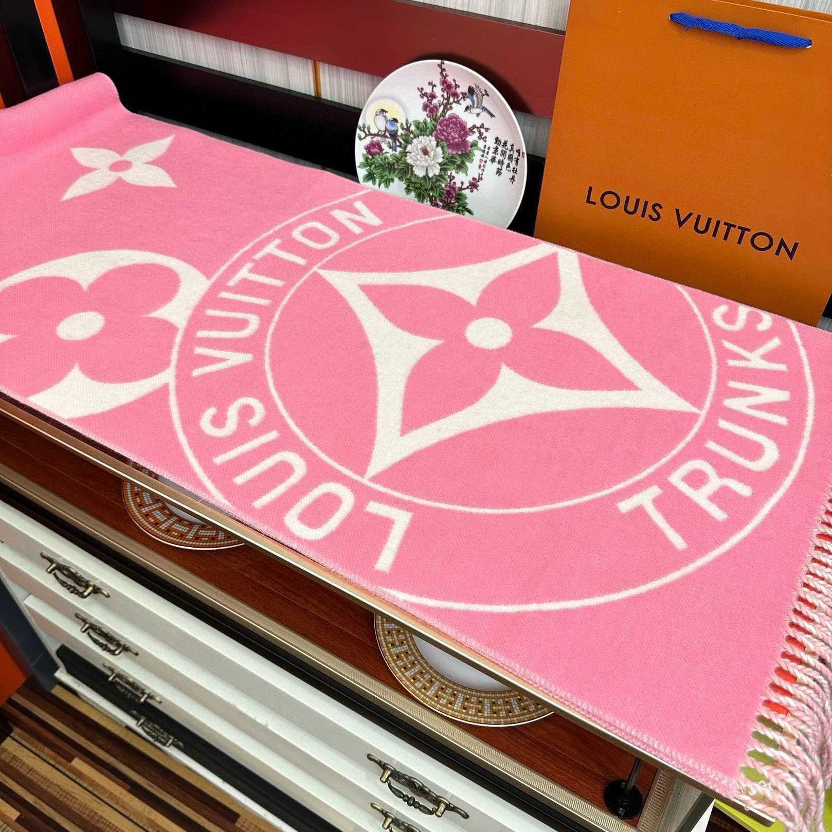 Louis Vuitton Lock And Keys Scarf  M92856 - DopestKickz