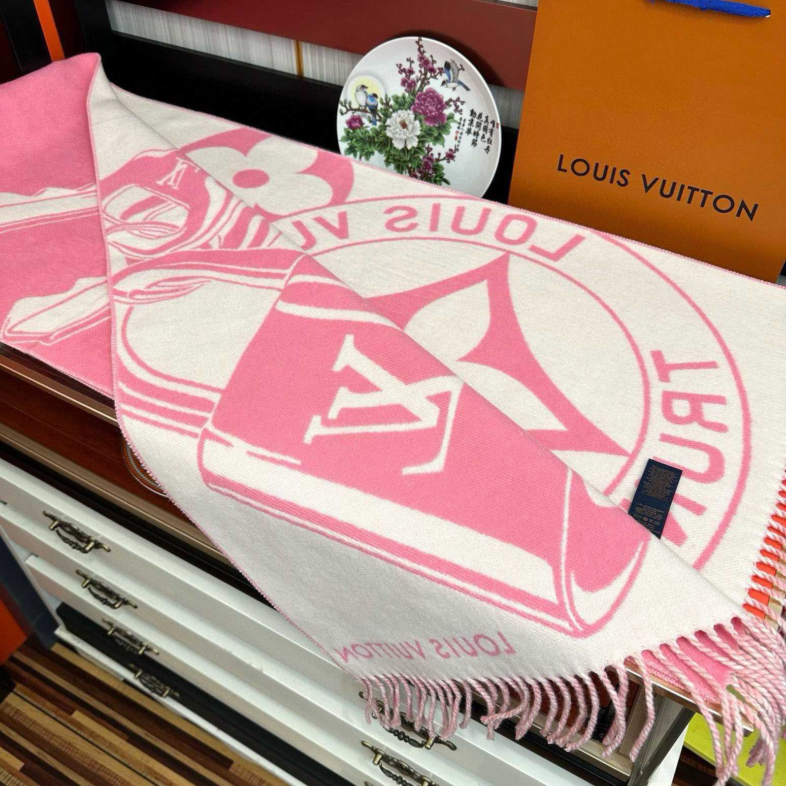 Louis Vuitton Lock And Keys Scarf  M92856 - DopestKickz