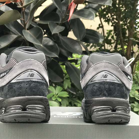 New Balance NB 2002R Sneakers      M2002RBL - DopestKickz