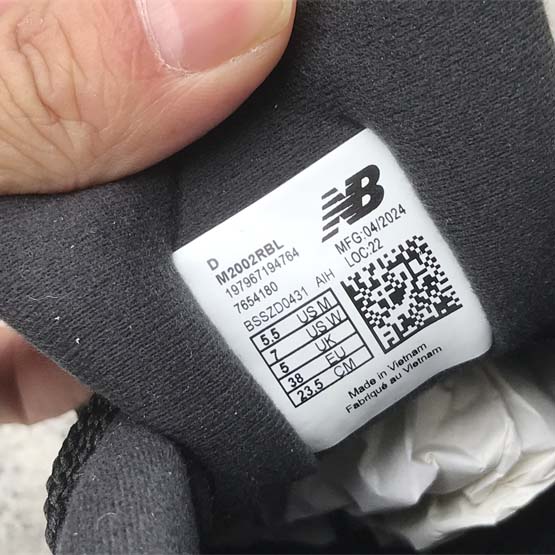 New Balance NB 2002R Sneakers      M2002RBL - DopestKickz