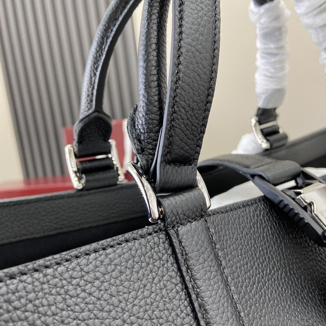 Gucci Large Tote Bag With Web - DopestKickz