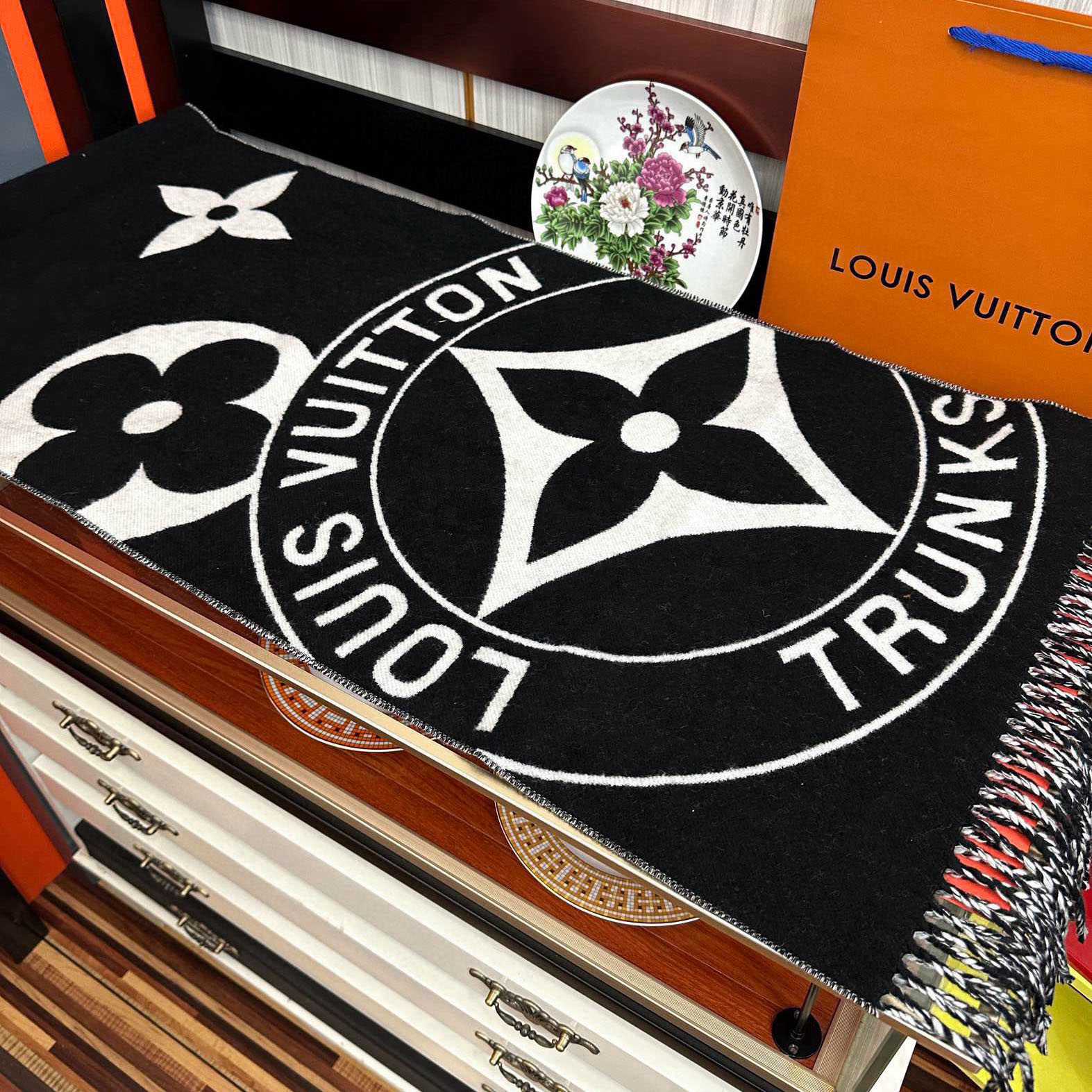 Louis Vuitton Lock And Keys Scarf  M92855 - DopestKickz