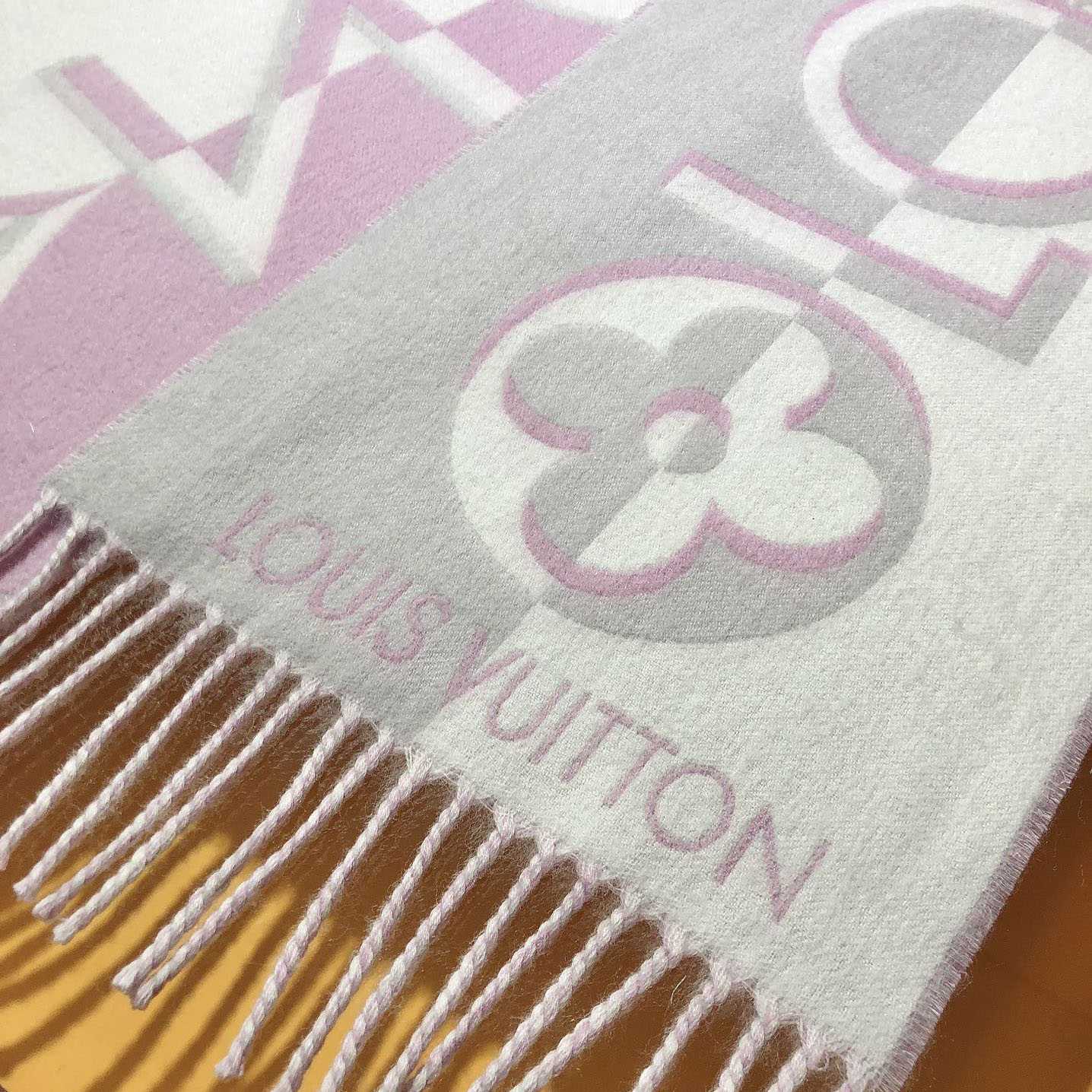 Louis Vuitton Duo Infinity Scarf  M93281 - DopestKickz