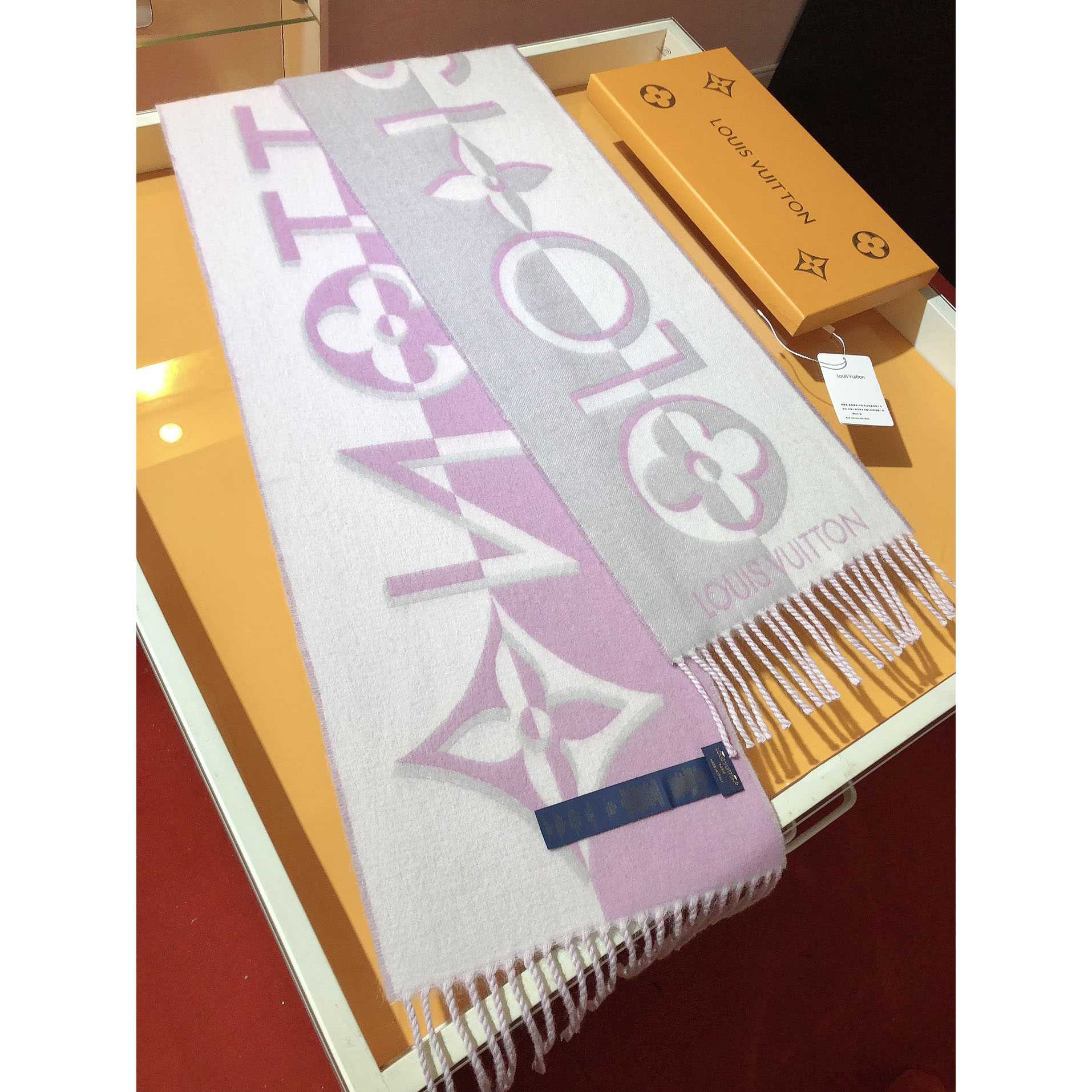 Louis Vuitton Duo Infinity Scarf  M93281 - DopestKickz