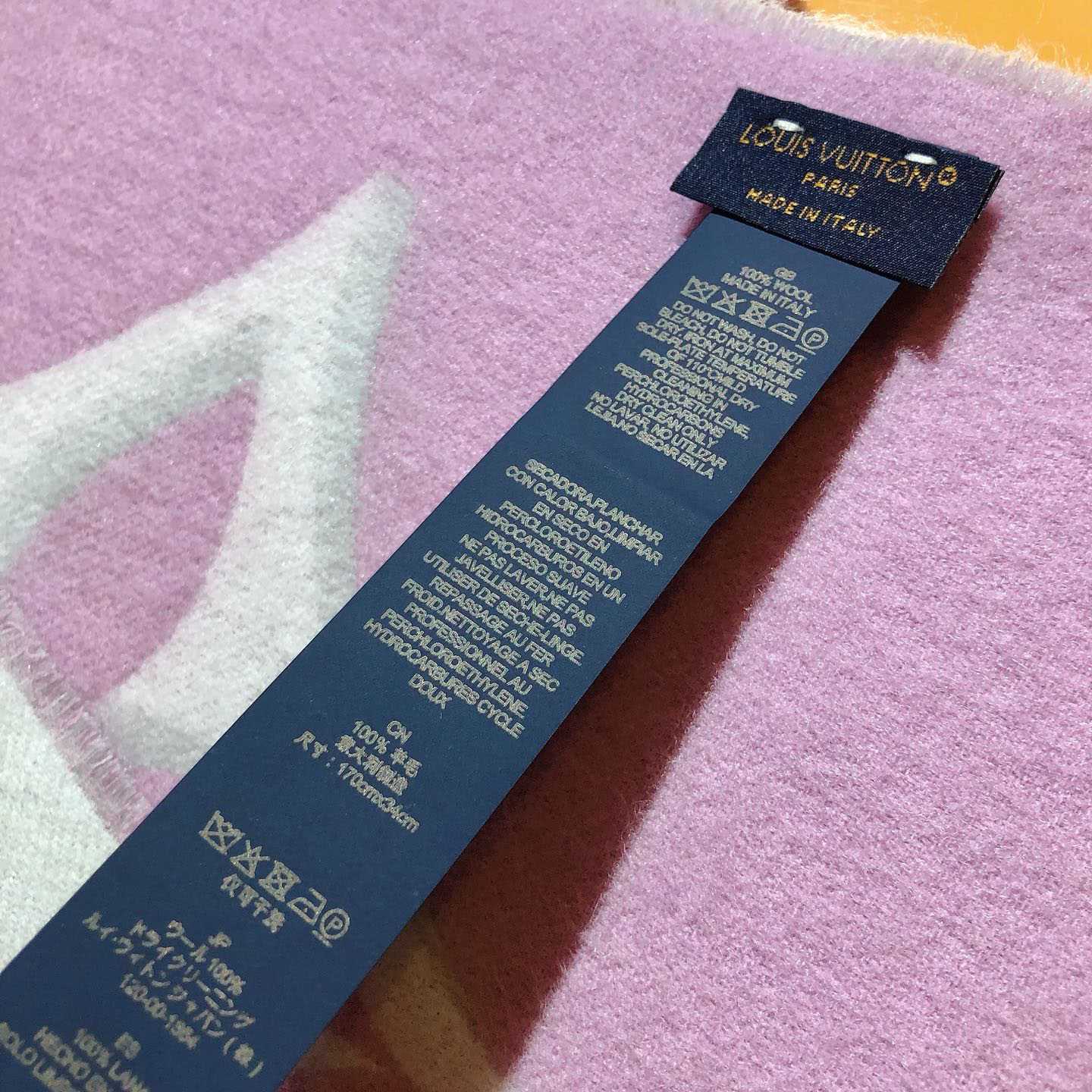 Louis Vuitton Duo Infinity Scarf  M93281 - DopestKickz