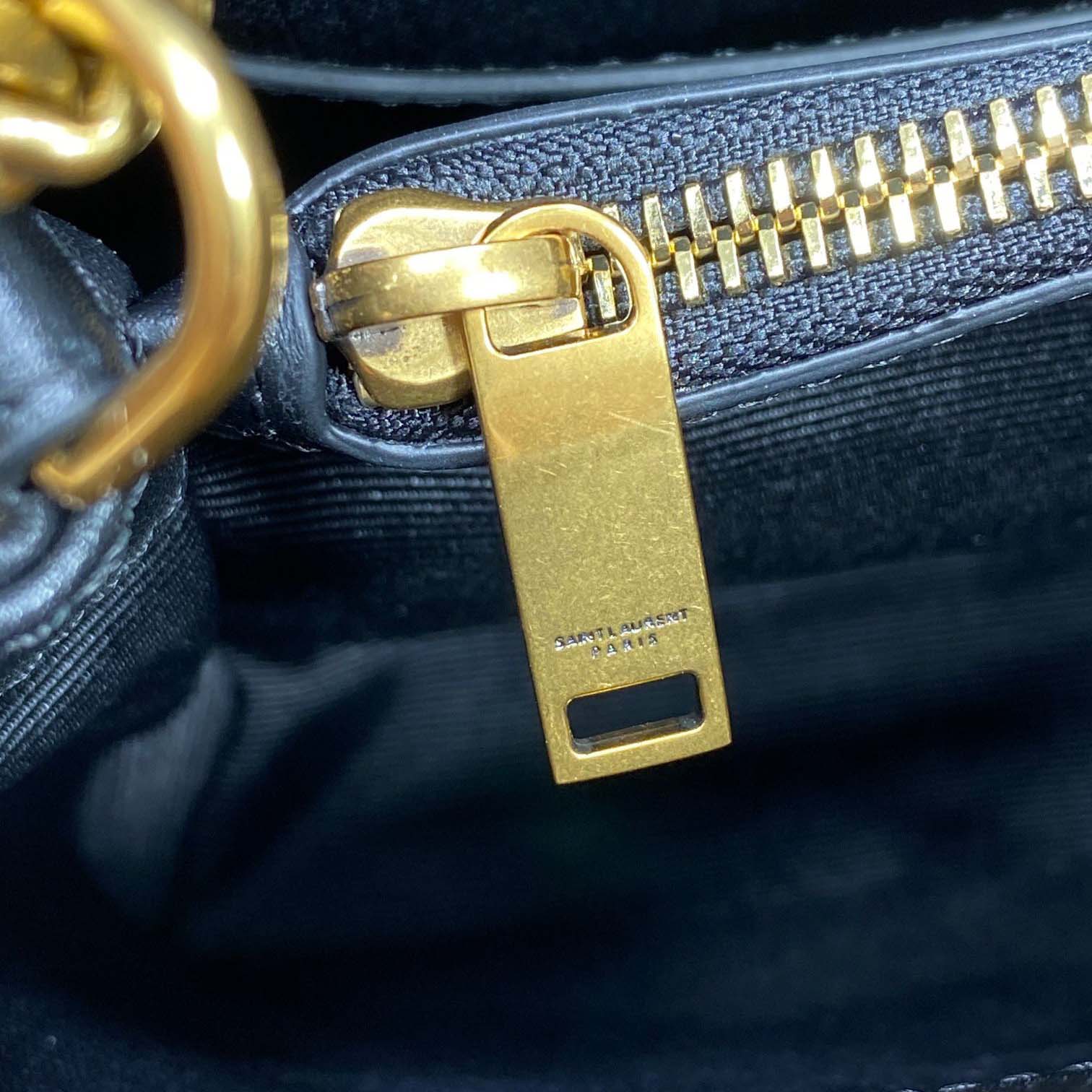 Saint Laurent Loulou Shoulder Bag   25x17x9cm - DopestKickz