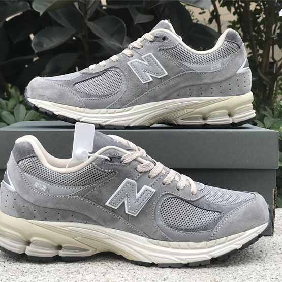 New Balance NB 2002R Sneakers      M2002RNM  - DopestKickz