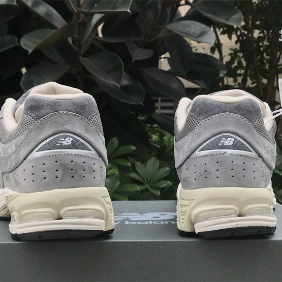 New Balance NB 2002R Sneakers      M2002RNM  - DopestKickz