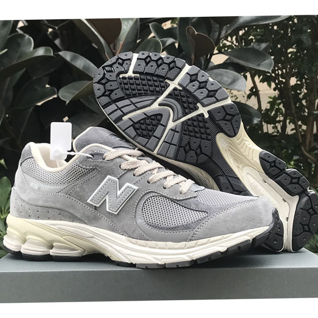 New Balance NB 2002R Sneakers      M2002RNM  - DopestKickz