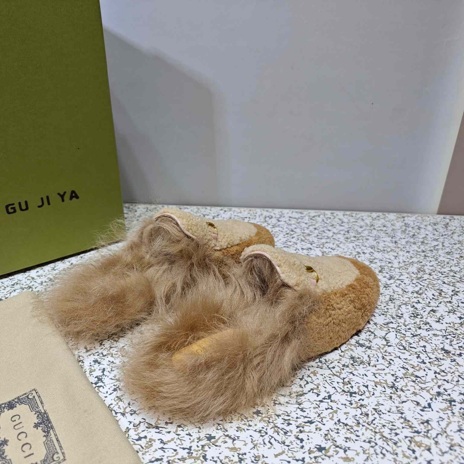 Gucci Shearling Slip - DopestKickz