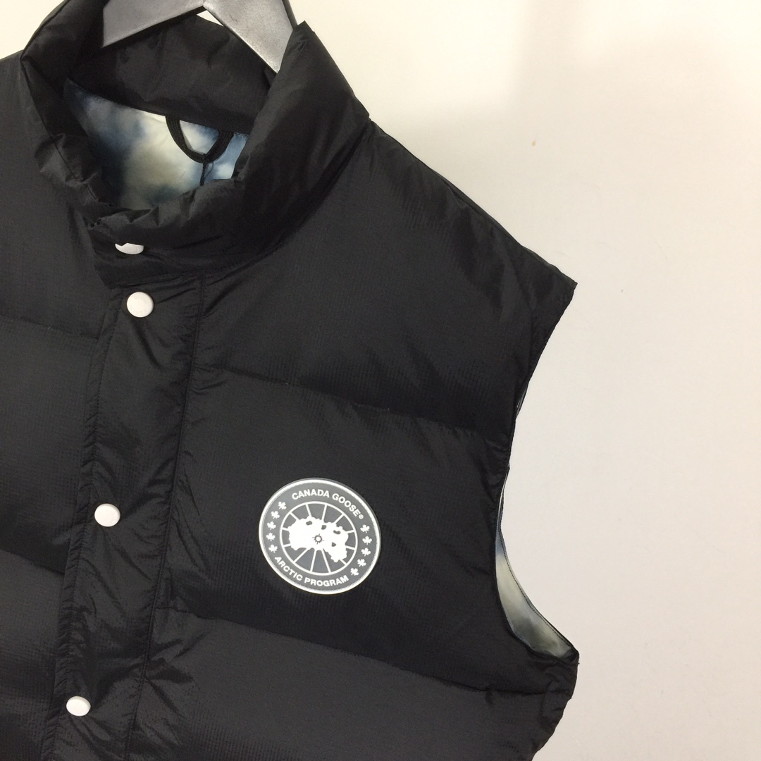 Canada Goose Down Vest - DopestKickz