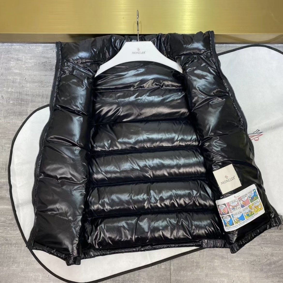 Moncler Bormes Vest - DopestKickz