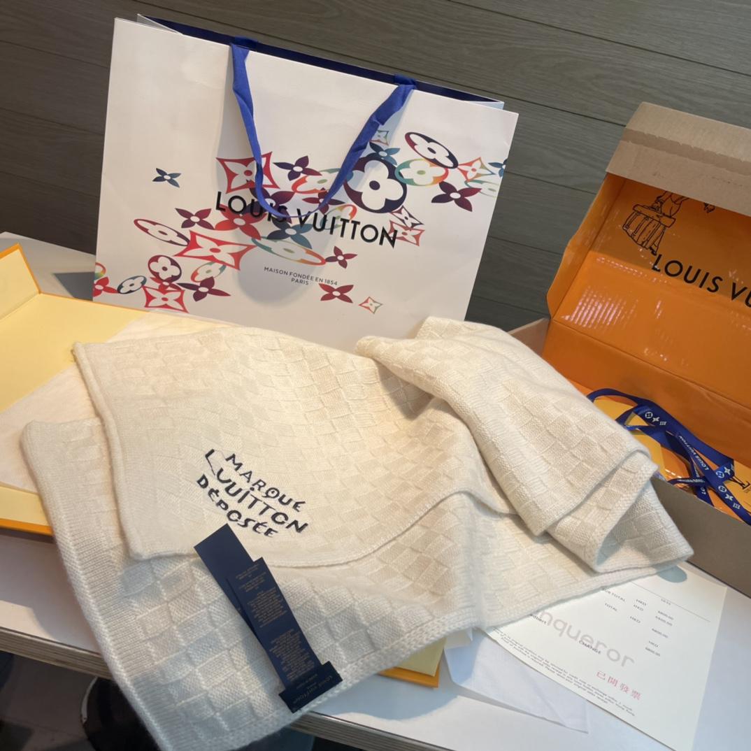 Louis Vuitton Damier Snug Scarf  M92755 - DopestKickz