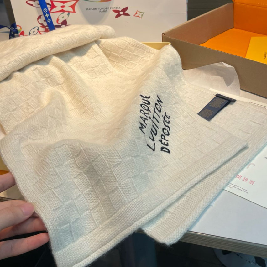 Louis Vuitton Damier Snug Scarf  M92755 - DopestKickz