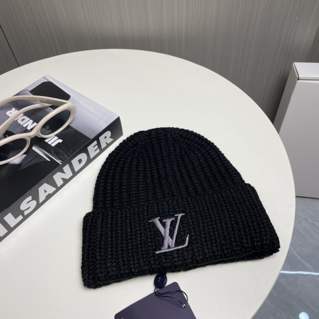 Louis Vuitton Beanie - DopestKickz