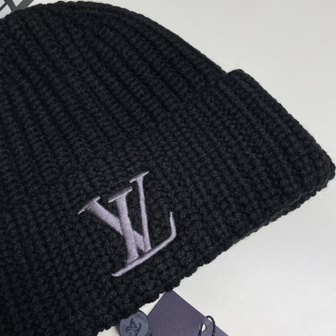 Louis Vuitton Beanie - DopestKickz