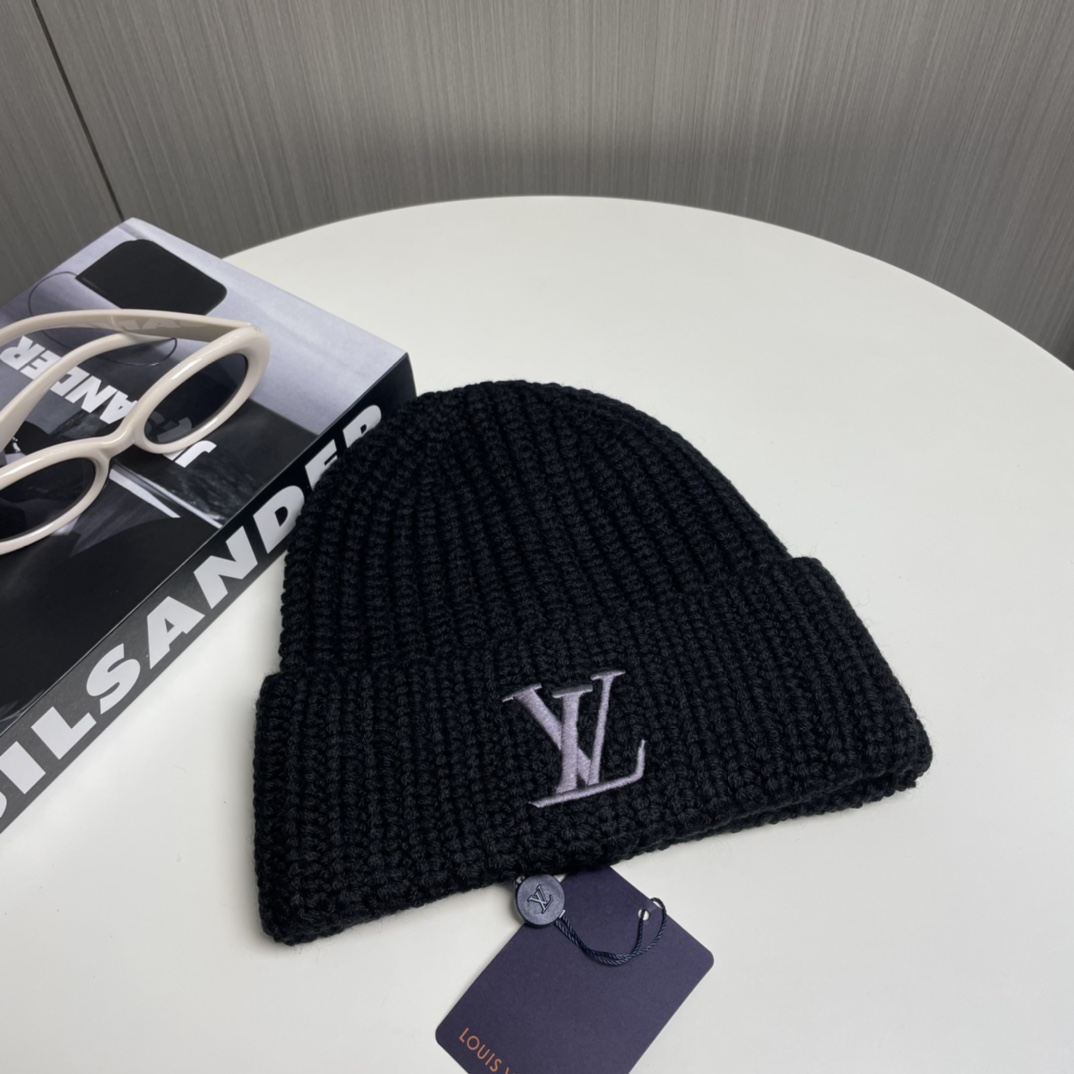 Louis Vuitton Beanie - DopestKickz