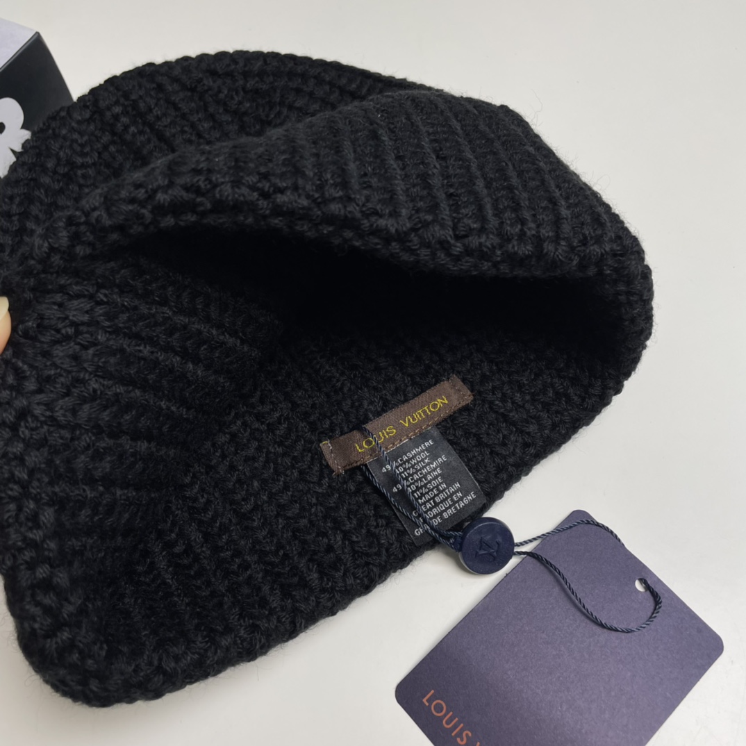 Louis Vuitton Beanie - DopestKickz