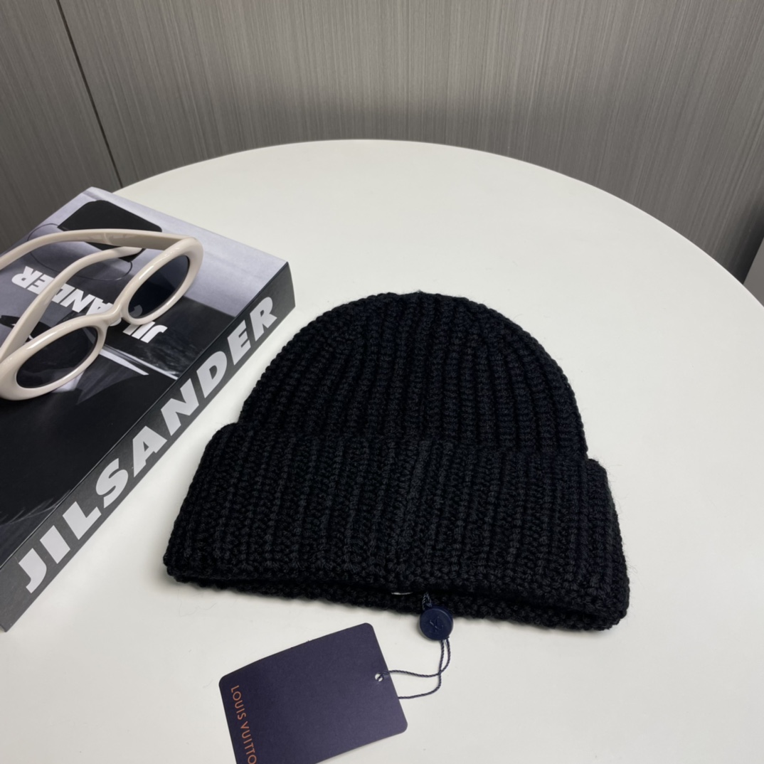 Louis Vuitton Beanie - DopestKickz