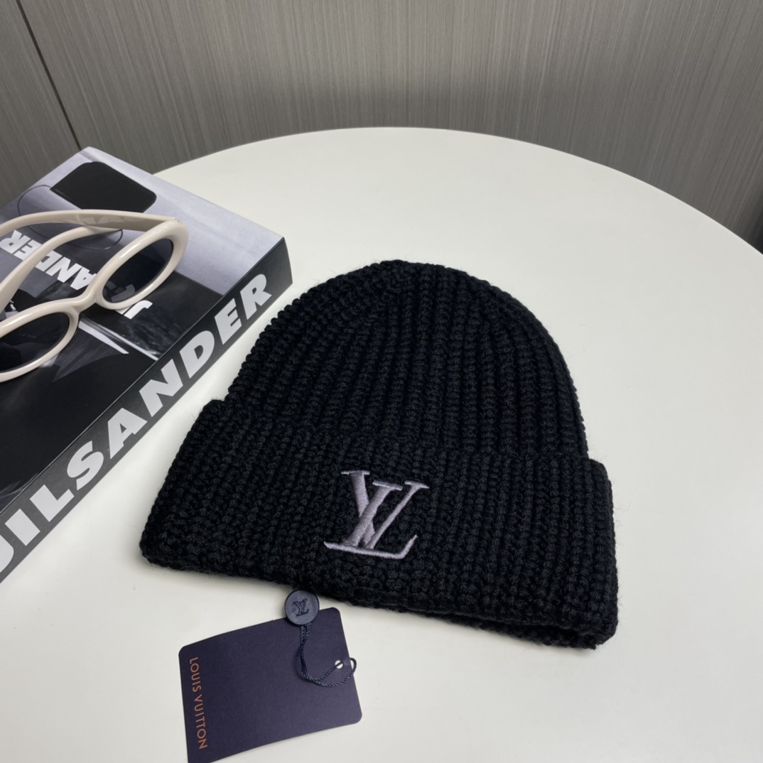 Louis Vuitton Beanie - DopestKickz