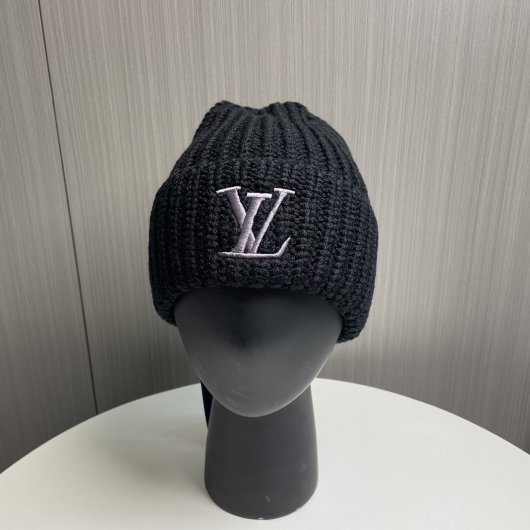 Louis Vuitton Beanie - DopestKickz