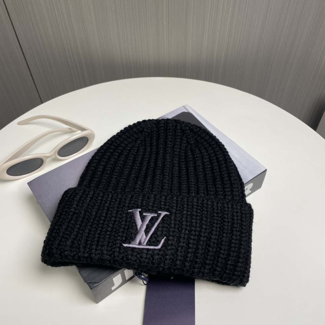 Louis Vuitton Beanie - DopestKickz