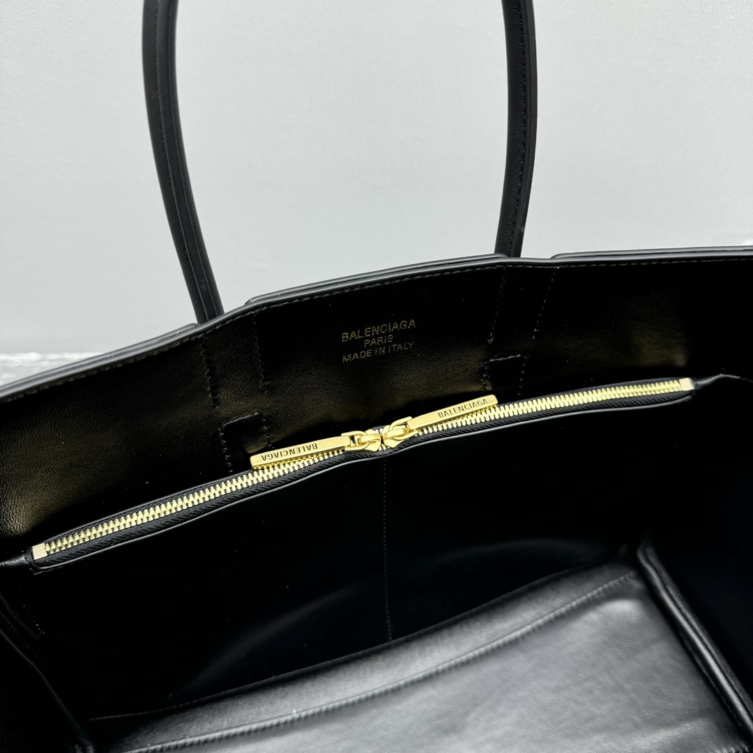 Balenciaga Bel Air Small Carry All Bag in black - DopestKickz