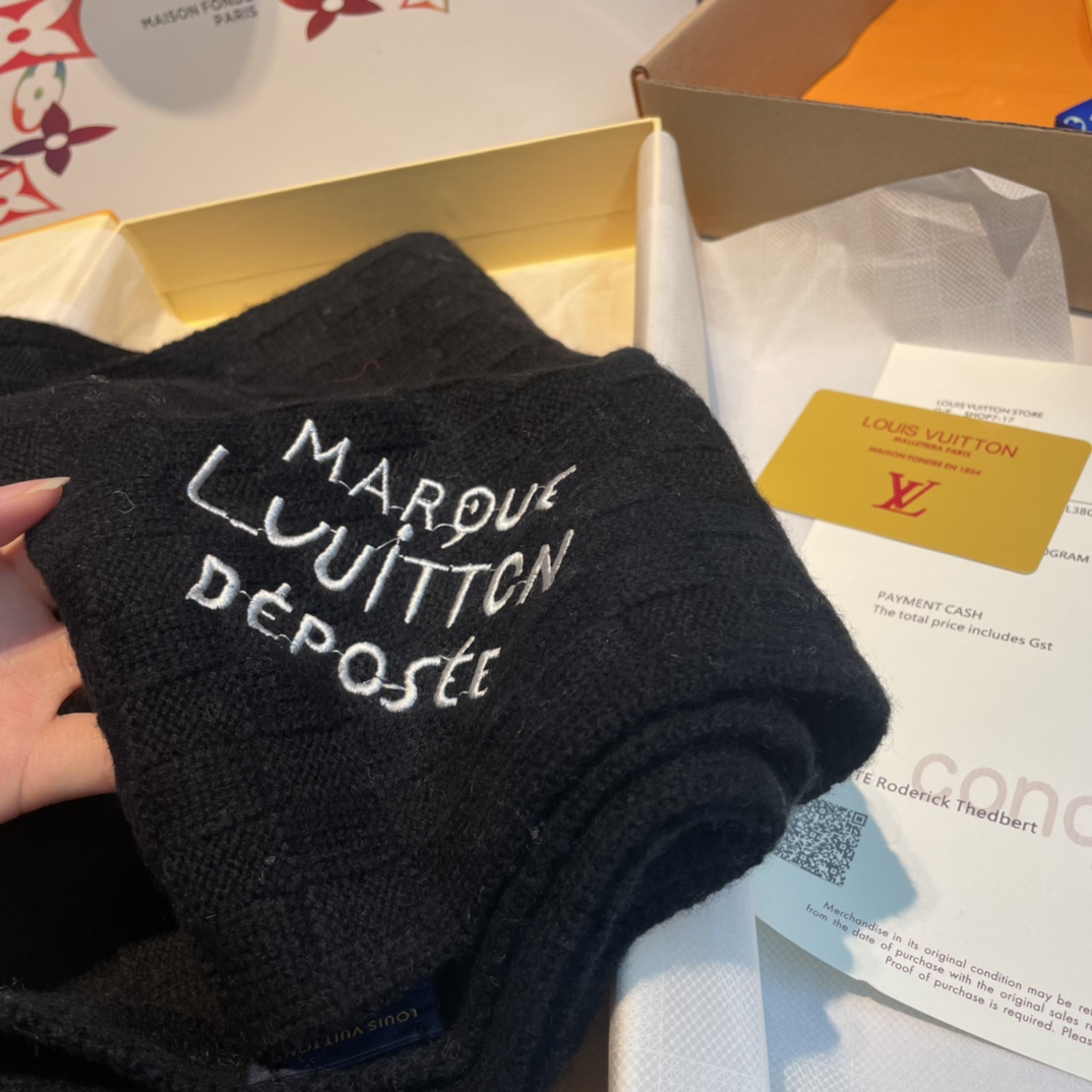 Louis Vuitton Damier Snug Scarf  M90841 - DopestKickz