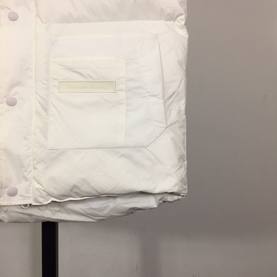 Canada Goose Down Vest - DopestKickz