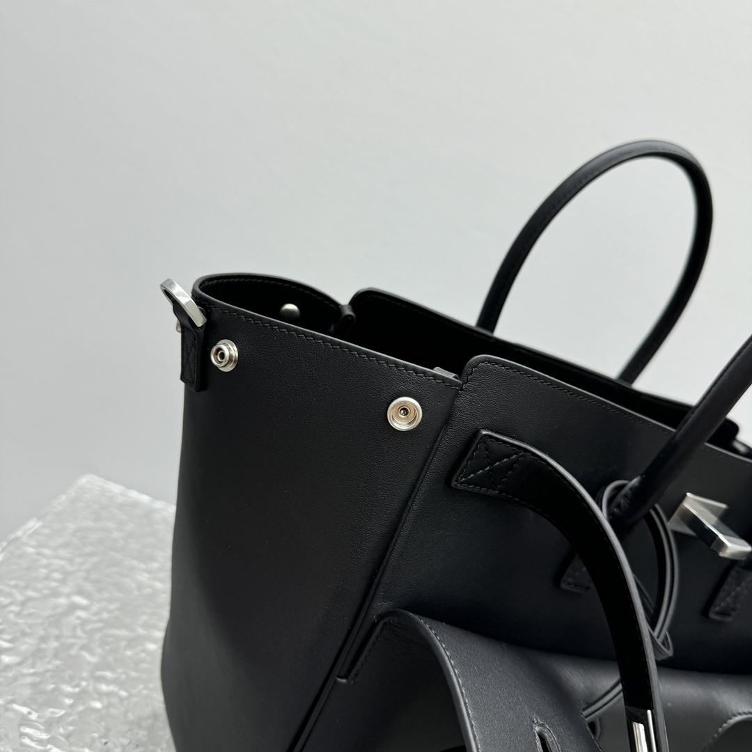 Balenciaga Bel Air Small Carry All Bag in black - DopestKickz