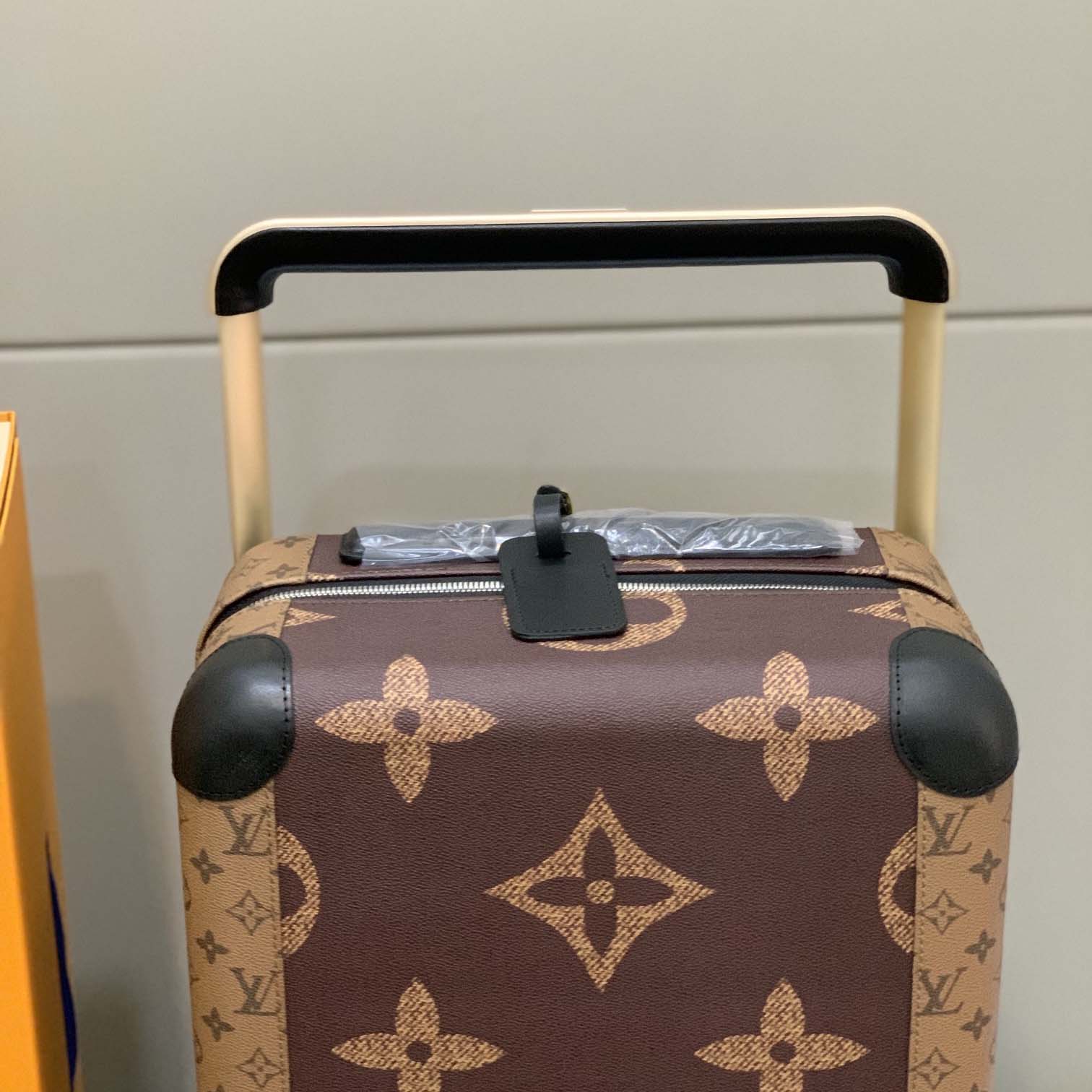 Louis Vuitton Horizon （38 x 55x 21 cm ） - DopestKickz