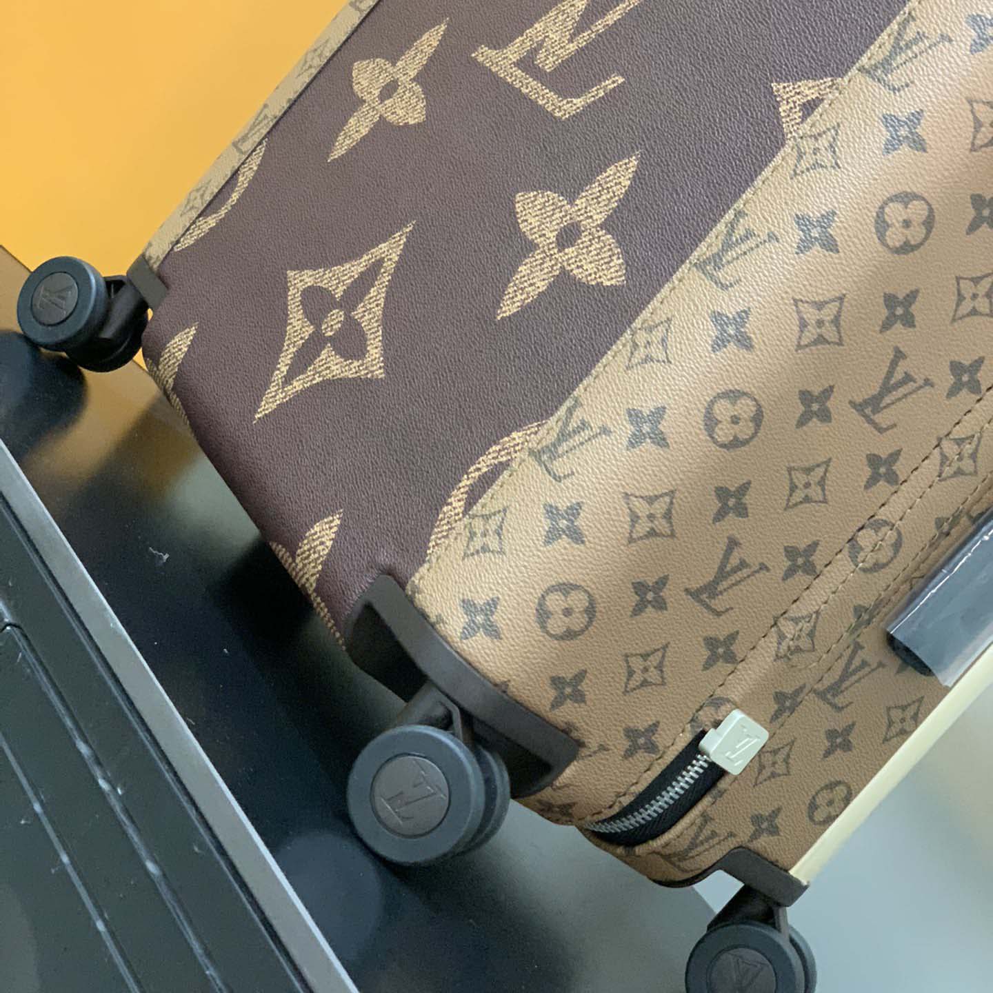 Louis Vuitton Horizon （38 x 55x 21 cm ） - DopestKickz