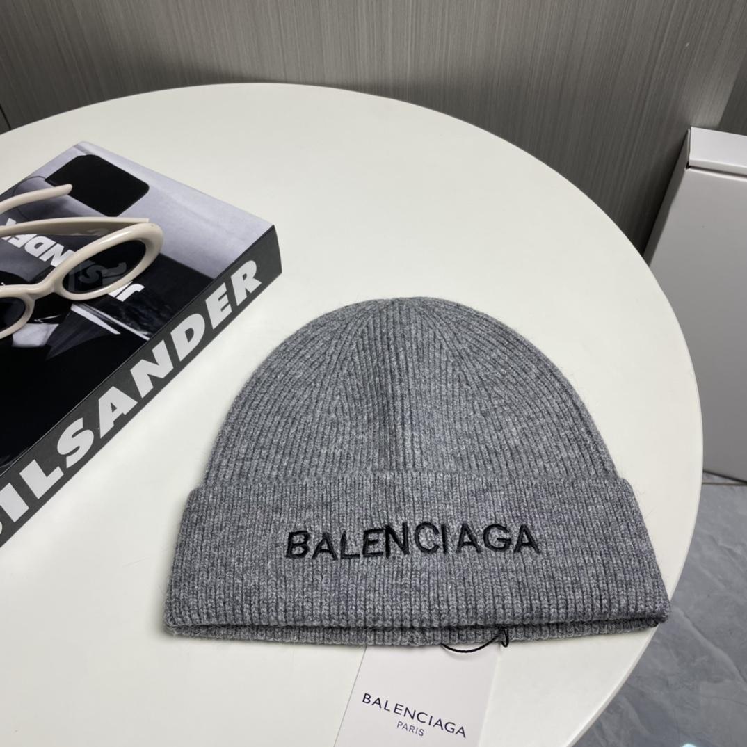 Balenciag Beanie  - DopestKickz