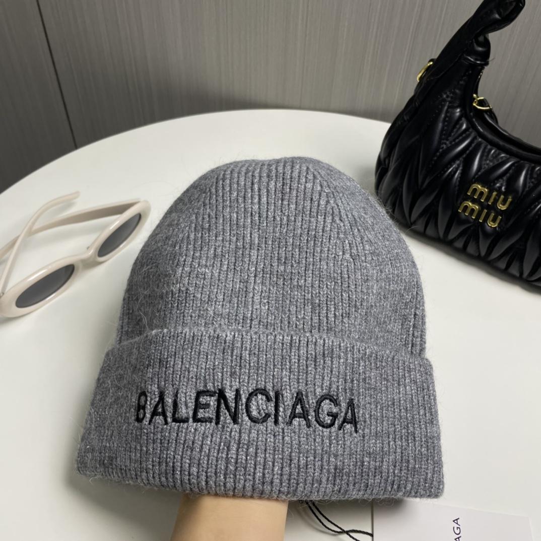 Balenciag Beanie  - DopestKickz