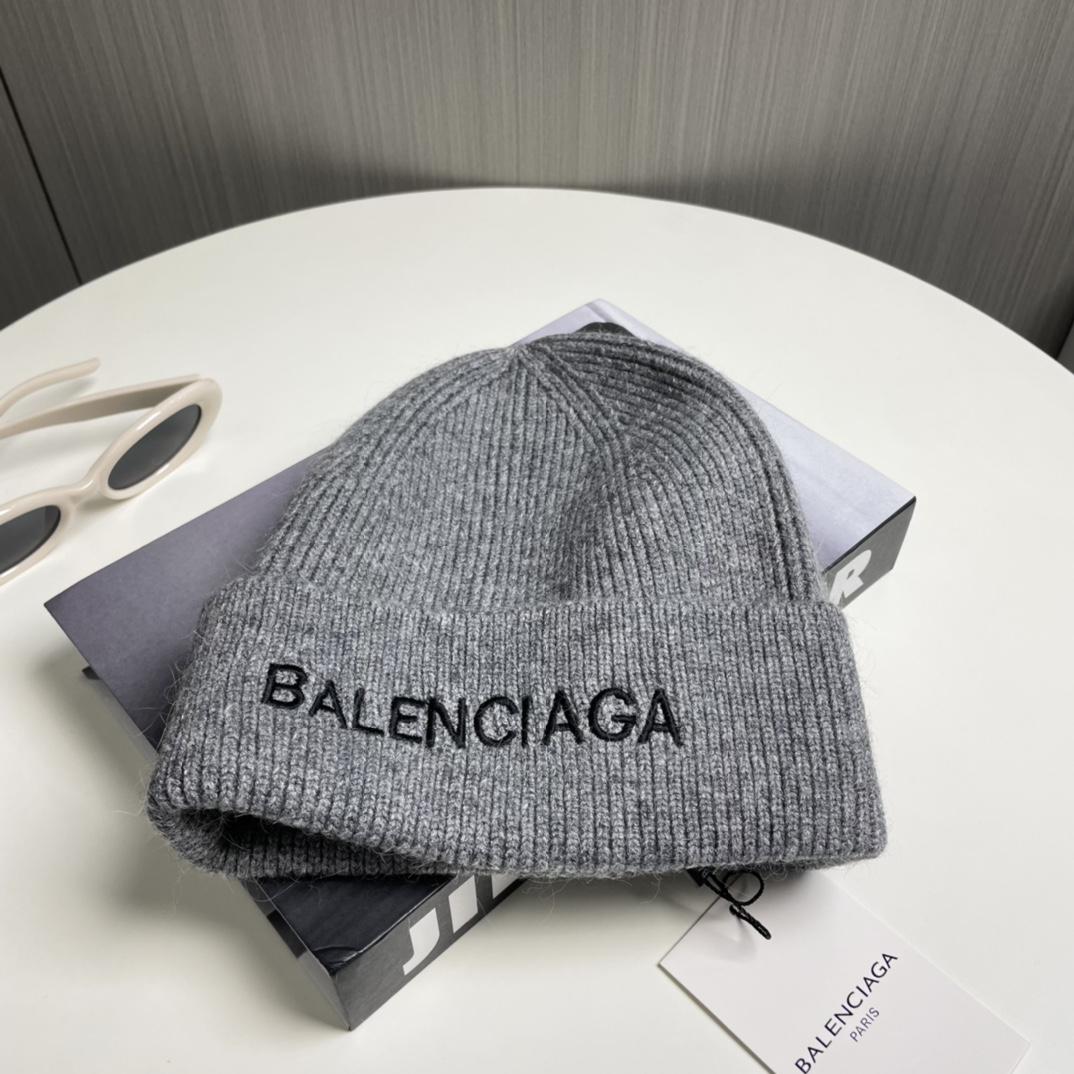 Balenciag Beanie  - DopestKickz
