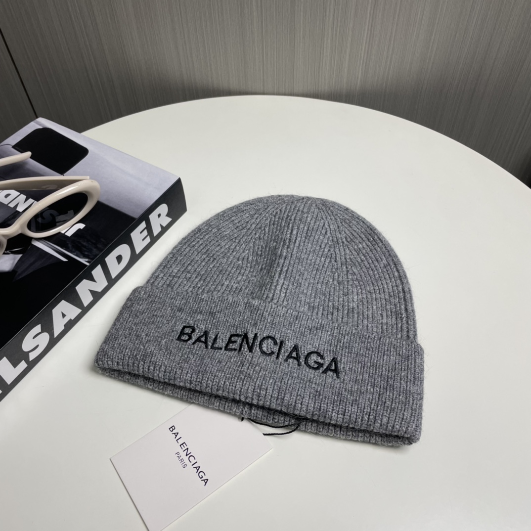 Balenciag Beanie  - DopestKickz