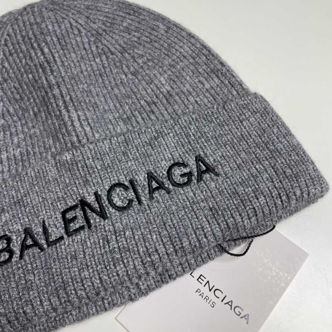 Balenciag Beanie  - DopestKickz
