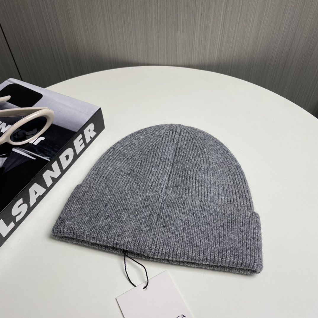 Balenciag Beanie  - DopestKickz