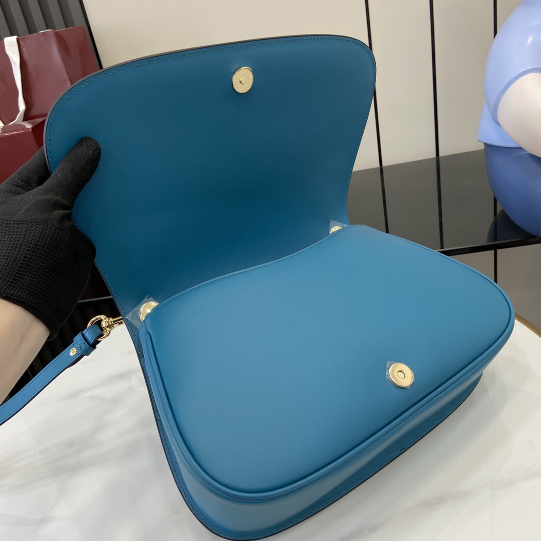 Gucci Blondie Medium Top Handle Bag - DopestKickz