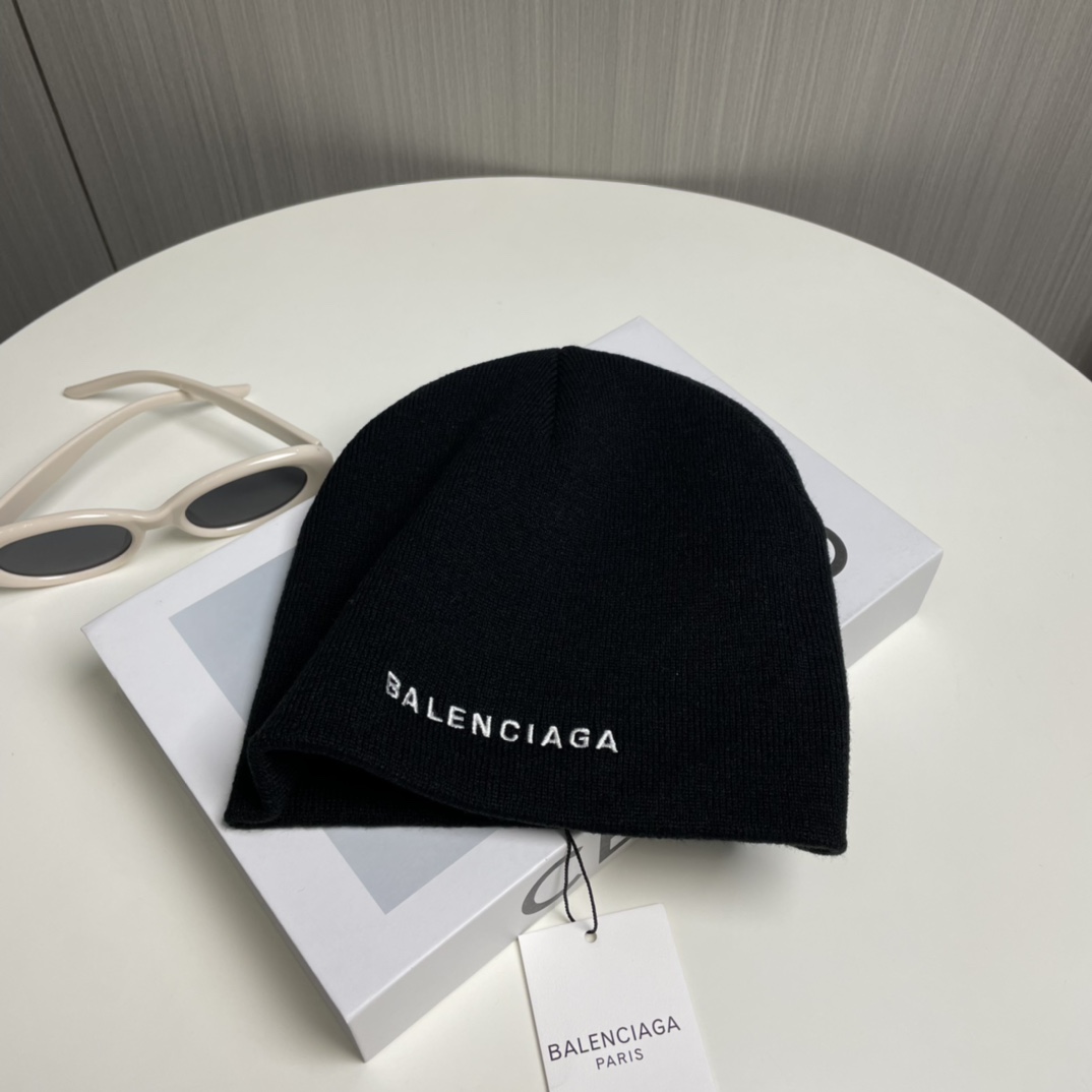 Balenciag Beanie  - DopestKickz
