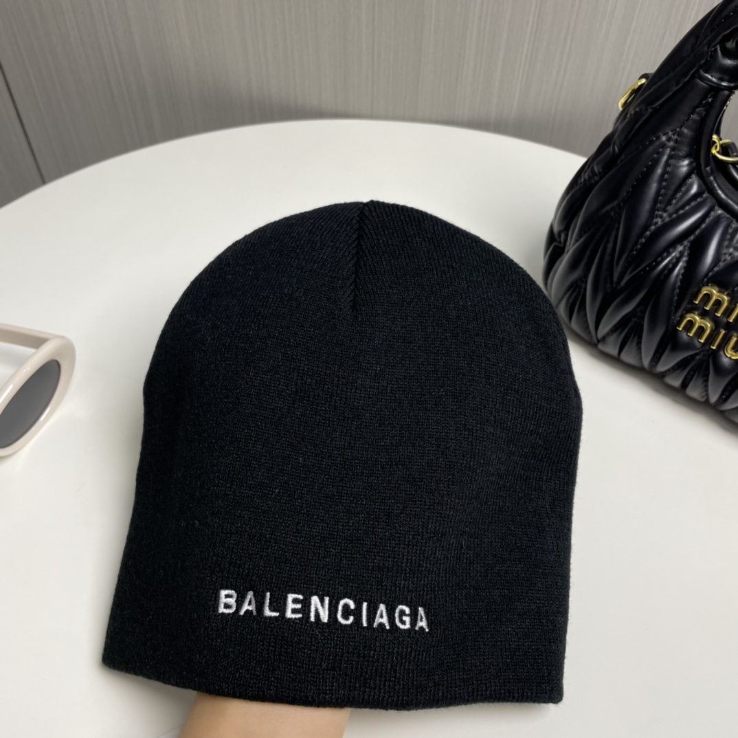 Balenciag Beanie  - DopestKickz