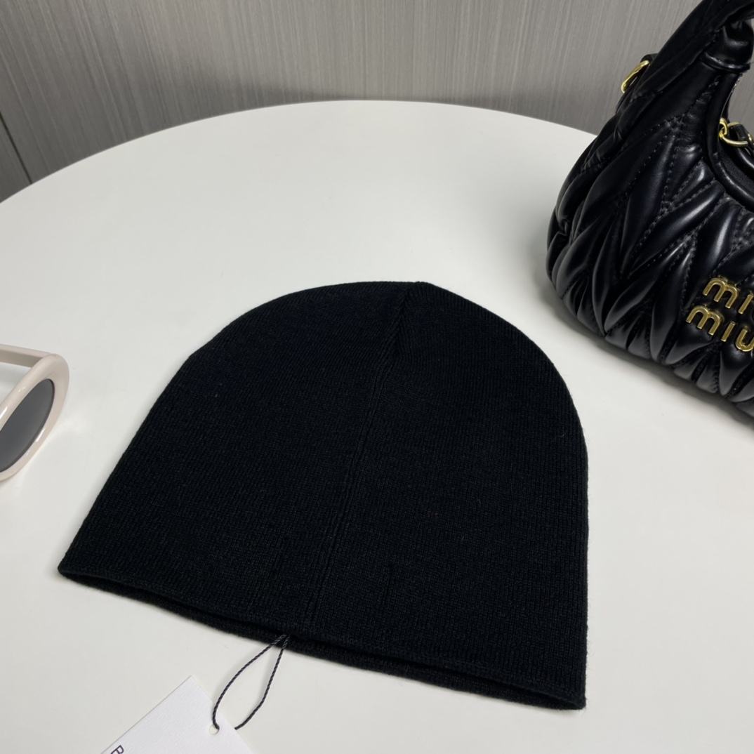 Balenciag Beanie  - DopestKickz